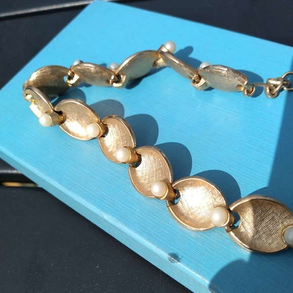 Vintage Puccini Gold Tone Necklace with Faux Pearl Accents, Mid-Century … - Picture 4 of 11